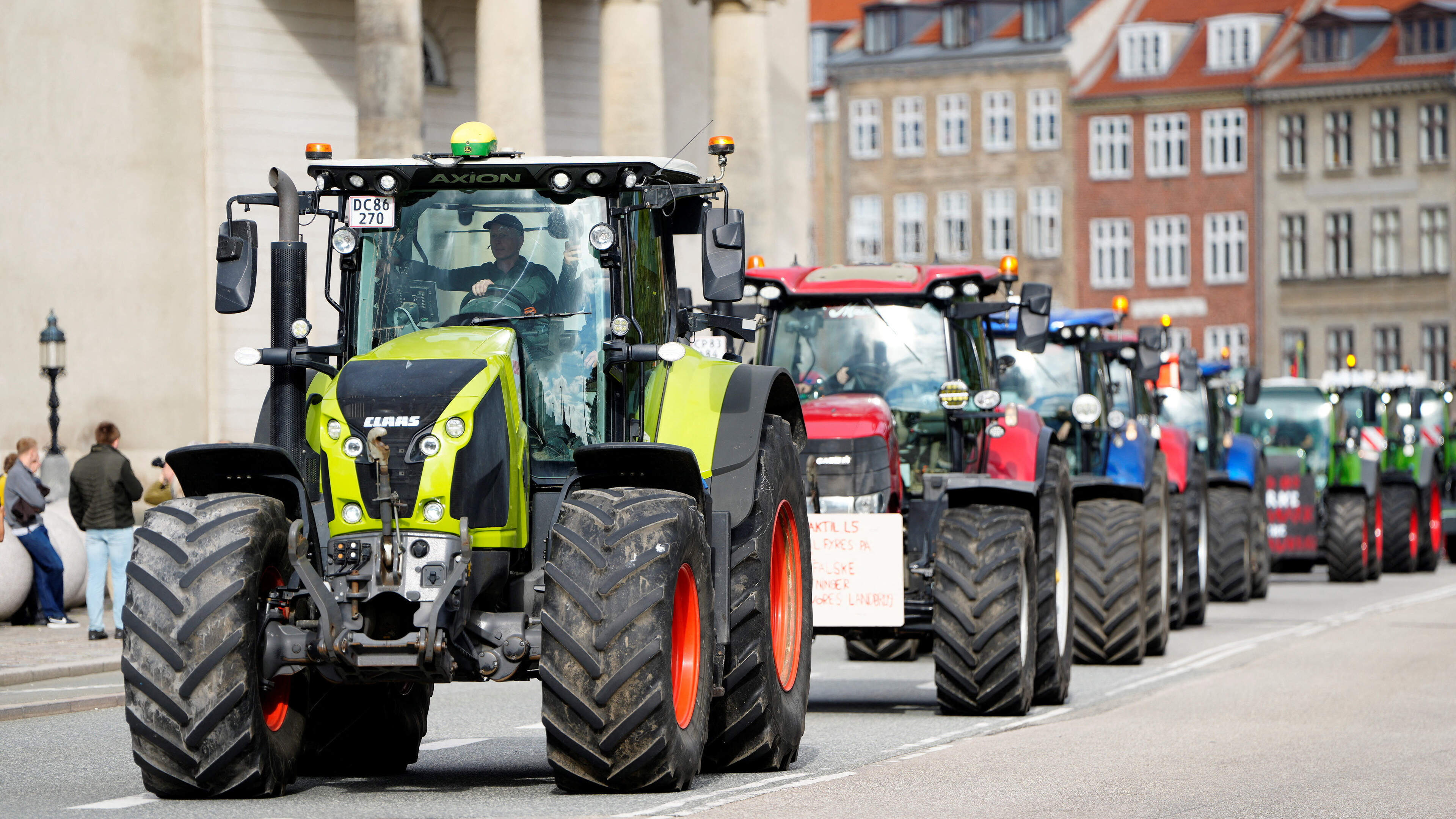 Danish farmers protest tougher nitrogen emission rules